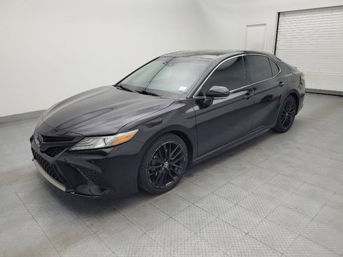 Used 2018 Toyota Camry XSE FWD image 2