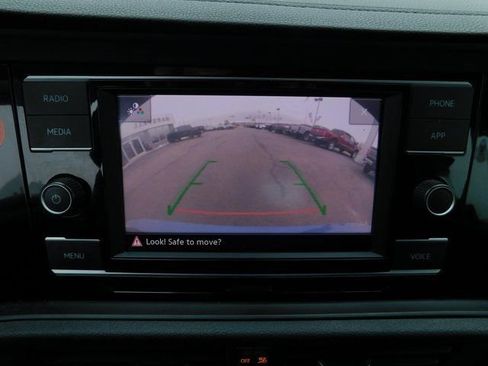 Used 2024 Volkswagen Jetta SE image 32