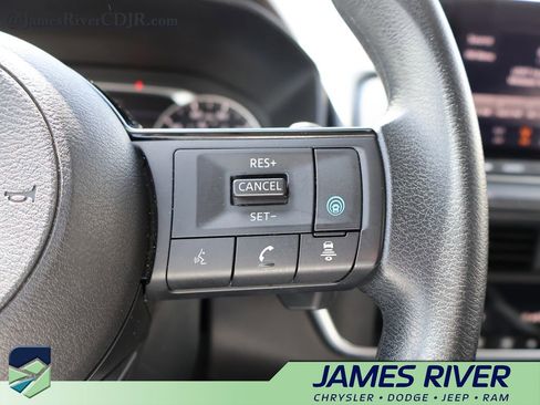 Used 2023 Nissan Rogue SV image 27