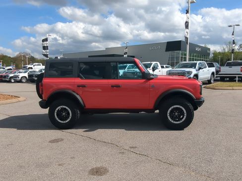 Used 2023 Ford Bronco Black Diamond w/ Sasquatch Package image 10