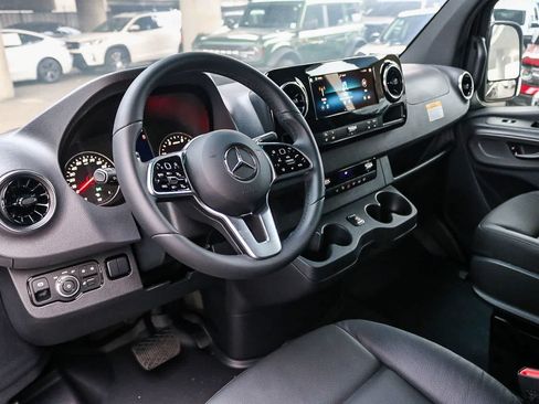 Used 2024 Mercedes-Benz Sprinter 2500 image 12