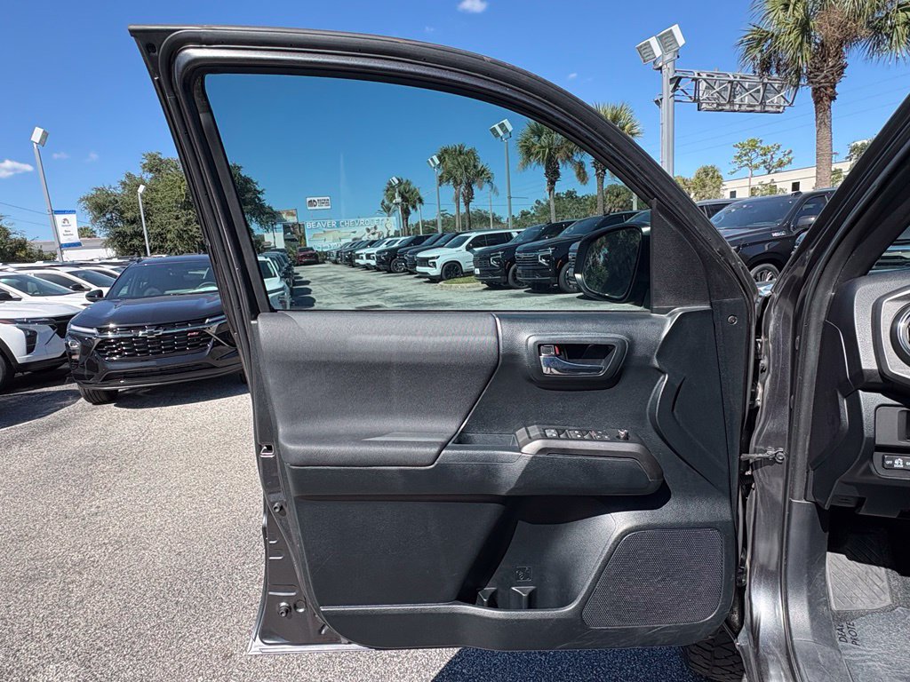 Used 2017 Toyota Tacoma TRD Off-Road RWD image 33