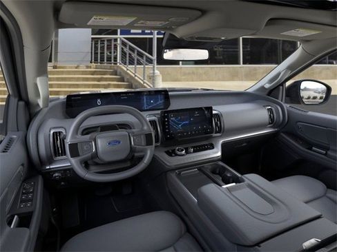 New 2025 Ford Expedition Active image 9