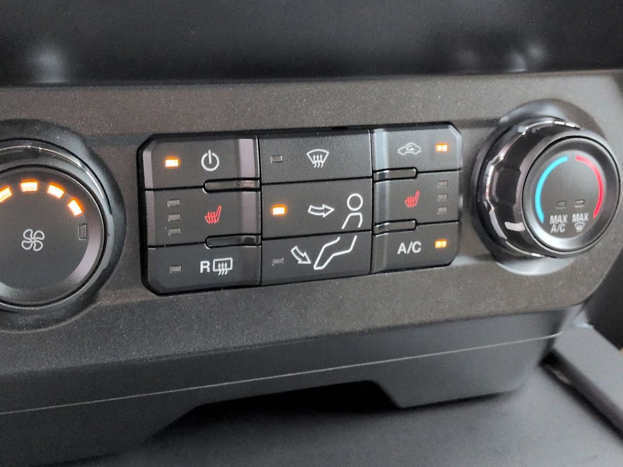 Used 2019 Ford F250 XLT w/ XLT Premium Package AWD/4WD image 23
