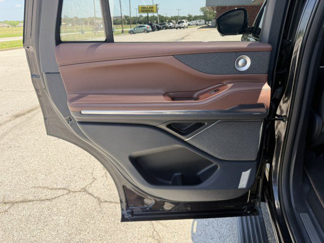 Used 2025 Lincoln Navigator Reserve AWD/4WD image 26