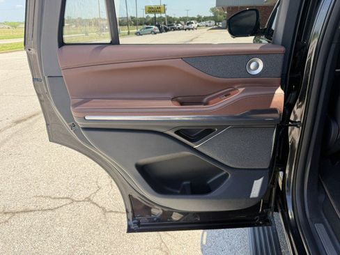 Used 2025 Lincoln Navigator Reserve AWD/4WD image 26