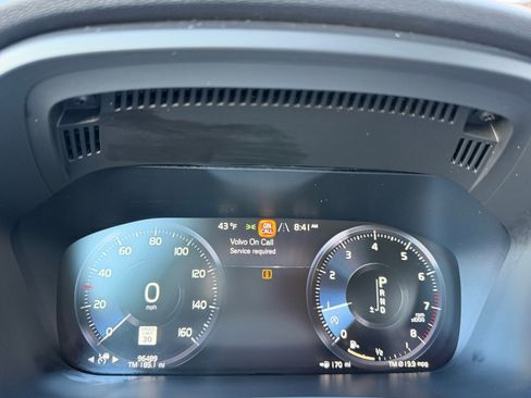 Used 2018 Volvo XC60 T6 Momentum w/ Convenience Package image 10