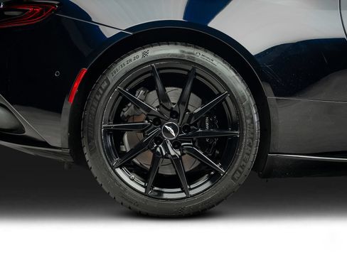Used 2017 Aston Martin DB11 V12 RWD image 28