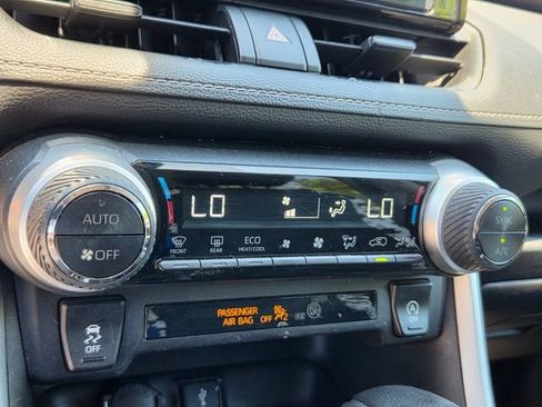 Used 2021 Toyota RAV4 XLE FWD image 11