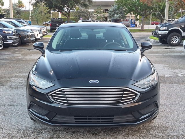 Used 2018 Ford Fusion SE w/ Fusion SE Technology Package FWD image 2