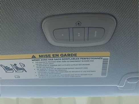 Certified 2024 Chrysler Pacifica Limited image 31