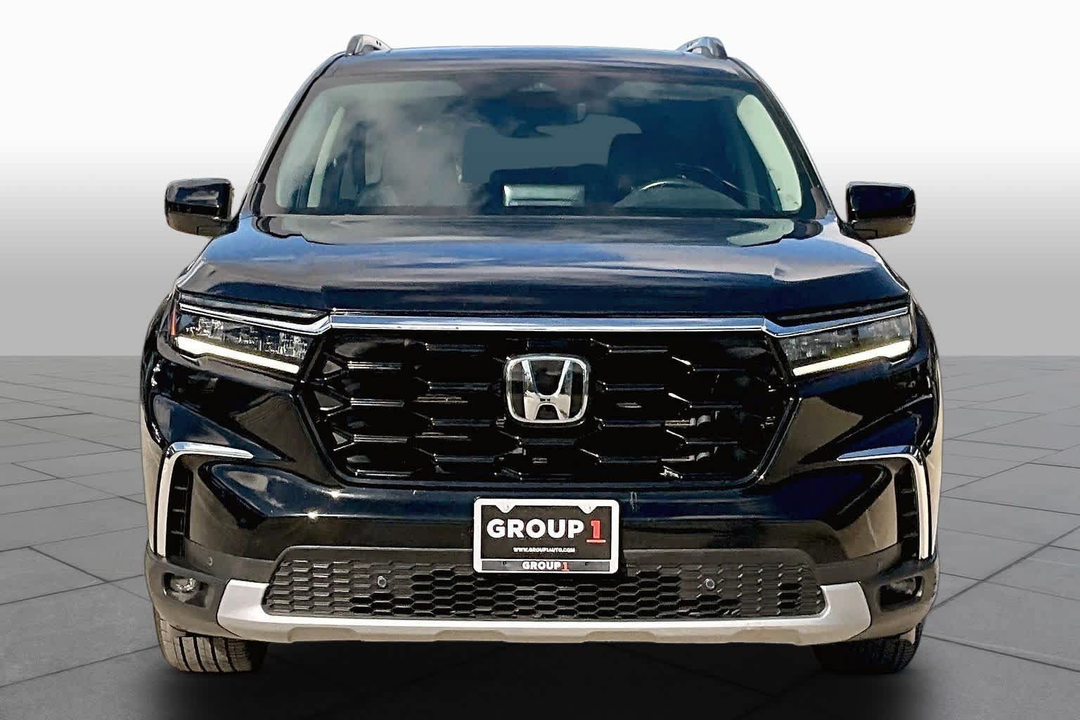 Used 2024 Honda Pilot Touring image 4