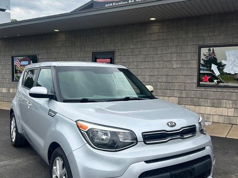 Used 2018 Kia Soul + FWD image 4