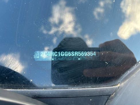 Used 2025 Chrysler Pacifica Limited FWD image 19
