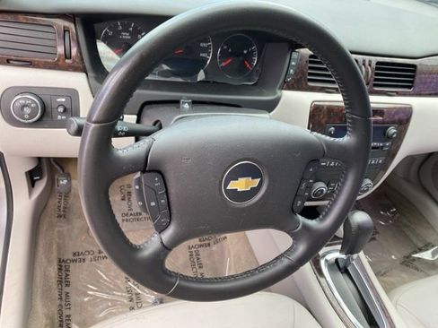 Used 2012 Chevrolet Impala LTZ FWD image 12