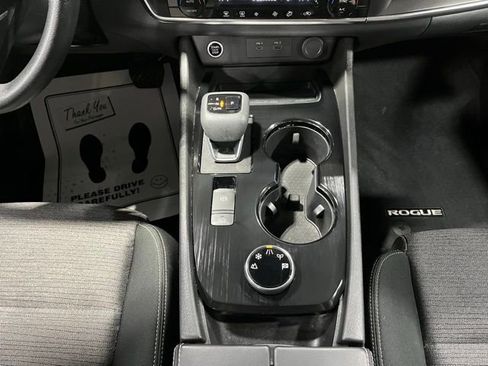Used 2023 Nissan Rogue SV image 18