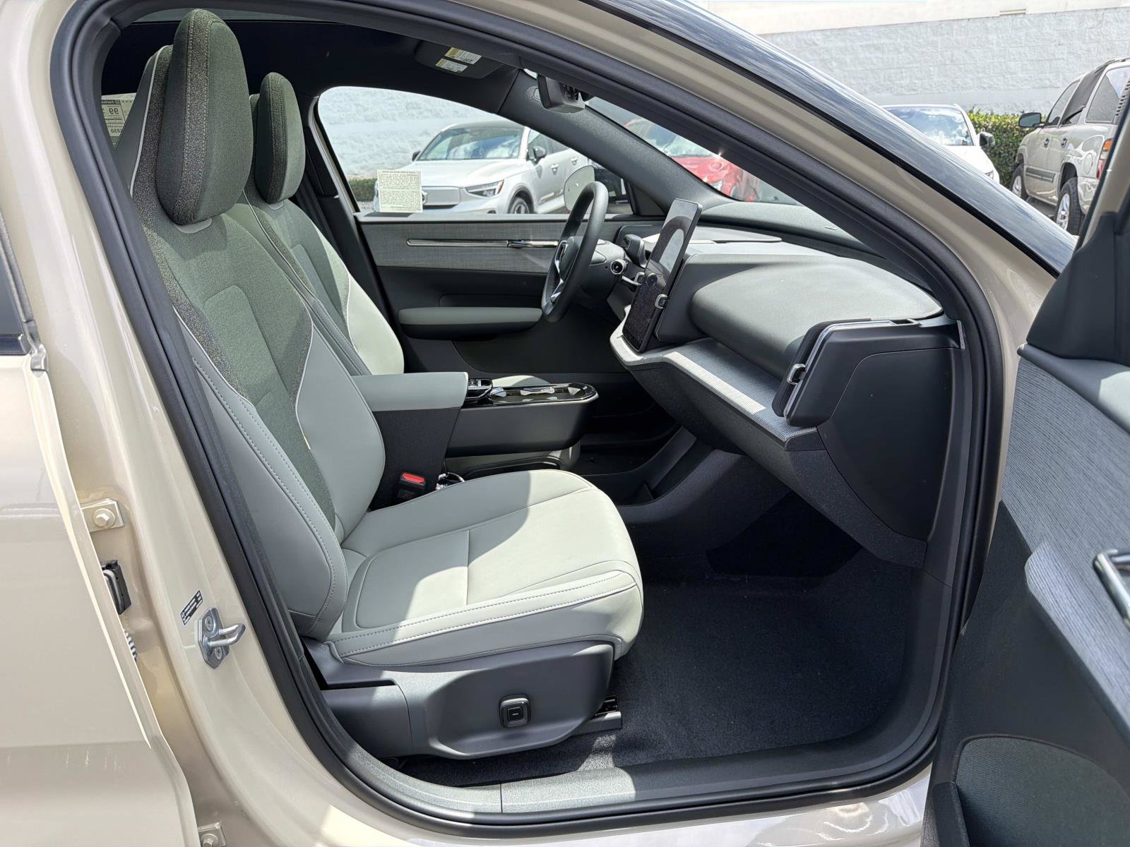 New 2026 Volvo EX30 Cross Country Ultra w/ Protection Package Premier AWD/4WD image 20