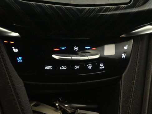 Used 2023 Cadillac XT6 Premium Luxury w/ Technology Package FWD image 30