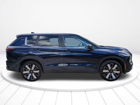New 2026 Mitsubishi Outlander SE image 3