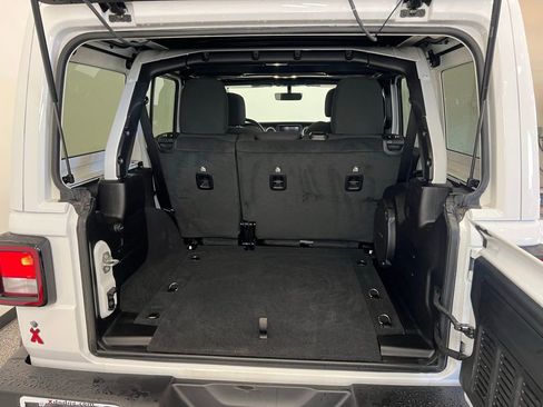 Used 2022 Jeep Wrangler Unlimited Sahara w/ Cold Weather Group image 7