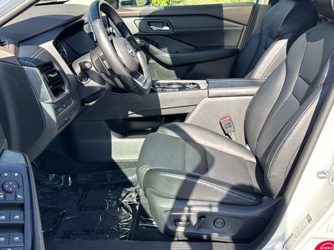 Used 2023 Nissan Rogue SV w/ SV Premium Package AWD/4WD image 24