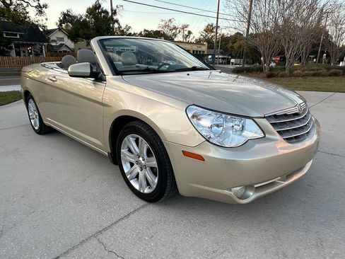 Used 2010 Chrysler Sebring Touring w/ Special Touring Group image 4