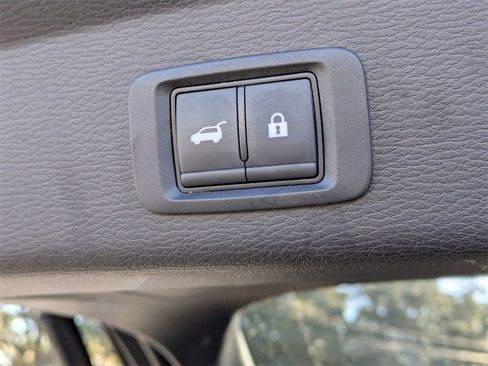 Used 2025 Mitsubishi Outlander SE image 14