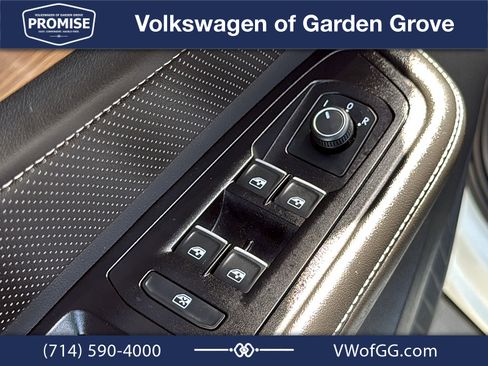 Used 2024 Volkswagen Atlas SE w/ Panoramic Sunroof Package FWD image 15