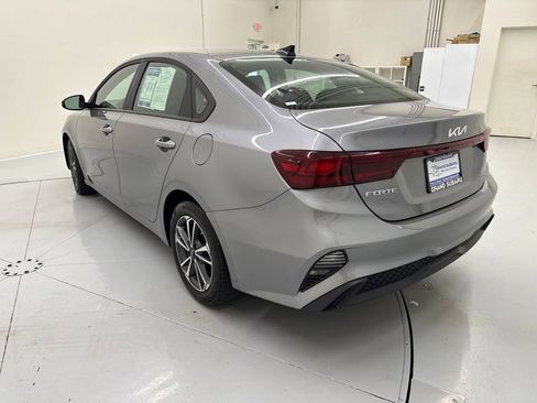 Used 2024 Kia Forte LXS w/ LXS Technology Package FWD image 3