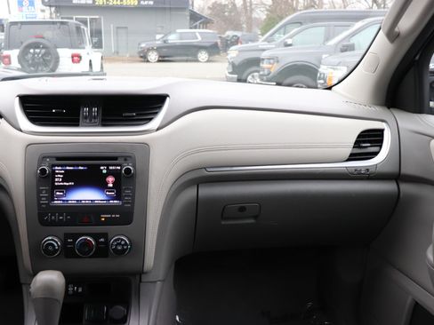 Used 2017 Chevrolet Traverse LS image 19