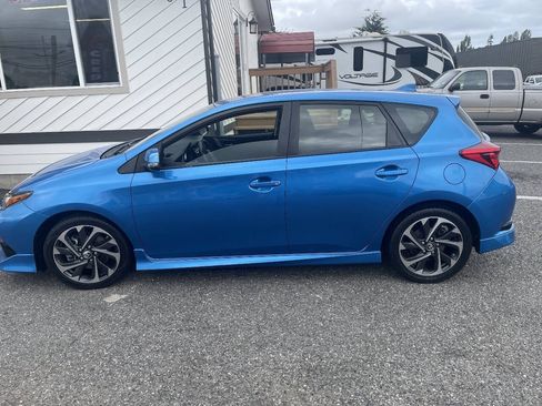 Used 2017 Toyota Corolla iM w/ All-Weather Mat Package FWD image 2