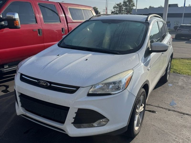 Used 2015 Ford Escape SE w/ Equipment Group 201A image 1