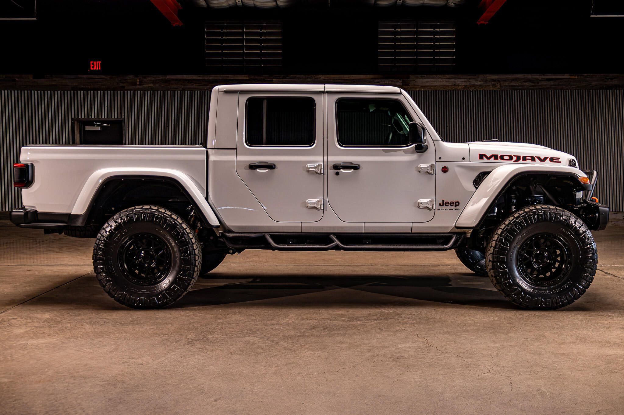 Used 2024 Jeep Gladiator Mojave AWD/4WD image 11