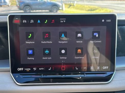 Used 2025 Volkswagen Tiguan SE AWD/4WD image 10