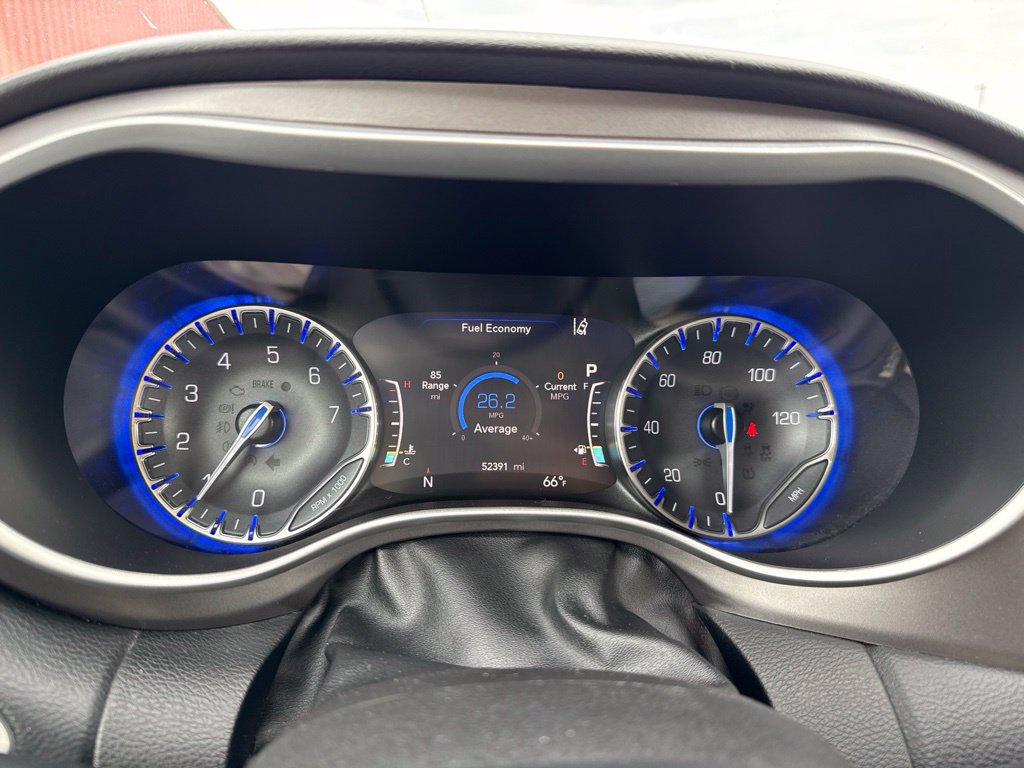 Used 2021 Chrysler Pacifica Touring-L FWD image 43