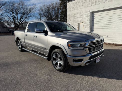 Used 2022 RAM 1500 Laramie AWD/4WD image 3