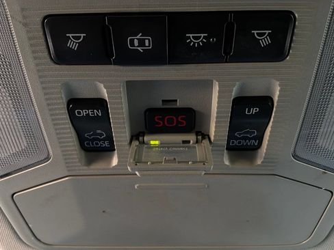 Used 2019 Toyota RAV4 XLE FWD image 18