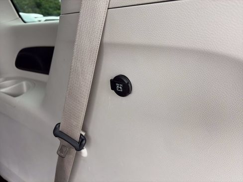 Used 2023 Chrysler Pacifica Touring-L FWD image 34