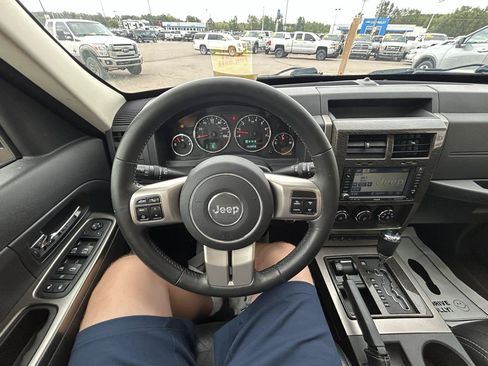 Used 2011 Jeep Liberty Limited Jet AWD/4WD image 29