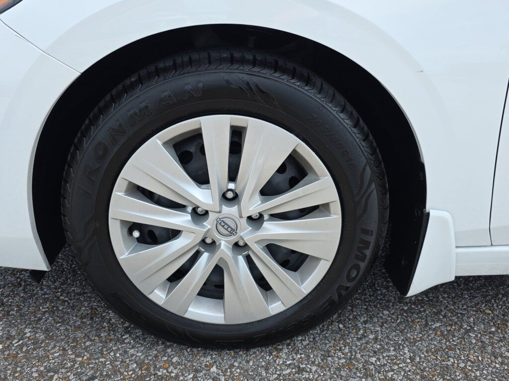 Used 2025 Nissan Sentra S FWD image 9