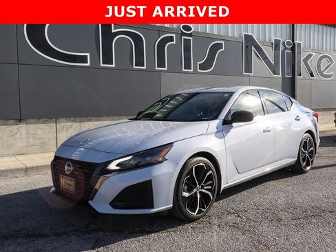 Used 2025 Nissan Altima 2.5 SR w/ SR Premium Package image 1