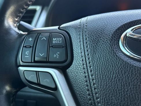 Used 2019 Toyota Highlander XLE image 29