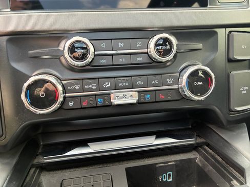 Used 2024 Ford F450 Platinum w/ FX4 Off-Road Package AWD/4WD image 11