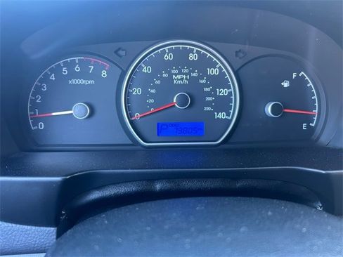 Used 2010 Hyundai Elantra GLS image 16