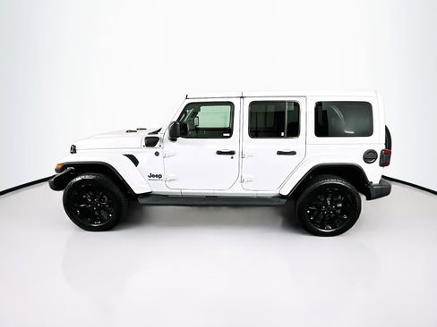 Used 2025 Jeep Wrangler Sahara image 4