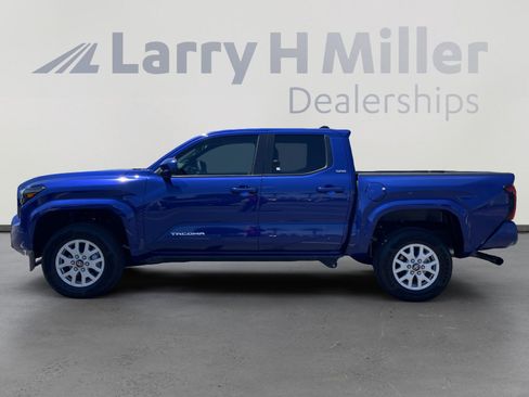 Certified 2025 Toyota Tacoma SR5 AWD/4WD image 2