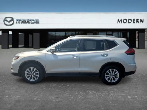 Used 2017 Nissan Rogue SV w/ SV Premium Package image 2