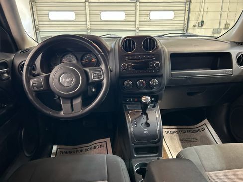 Used 2014 Jeep Patriot Latitude AWD/4WD image 4