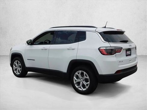 Used 2024 Jeep Compass Latitude AWD/4WD image 14