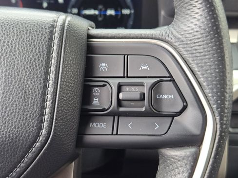 Used 2024 Toyota Tacoma TRD Off-Road image 31